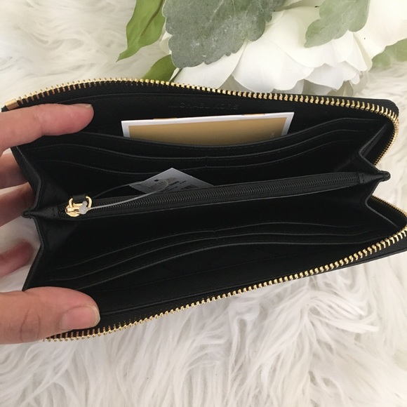 Michael Kors jet set three quarters zipper wallet - Picture 9 of 14